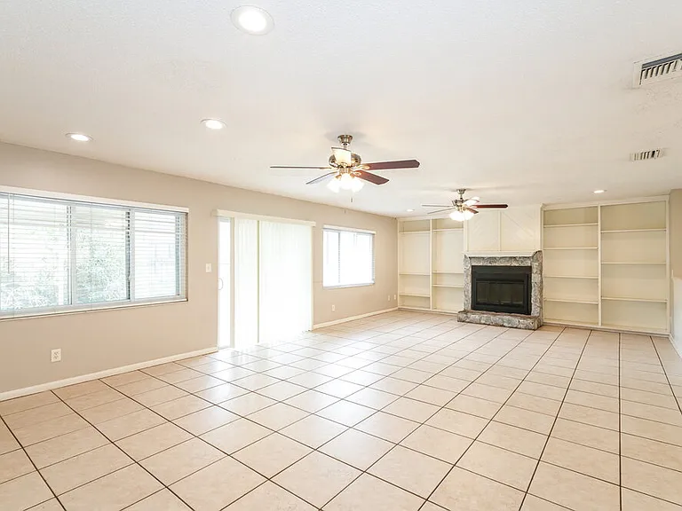 15709 Squirrel Tree Pl — Photo 6