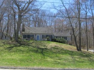 4 Birchwood Dr, Uncasville, CT 06382