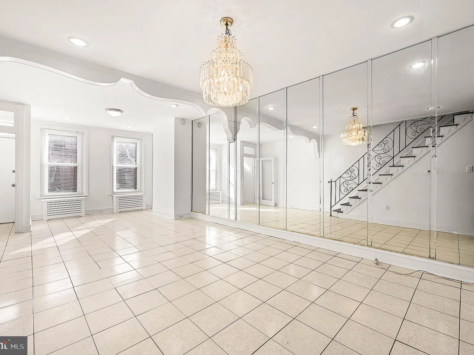 3 bed, 1.5 bath, 1128 sqft, $1,900 — Photo 3