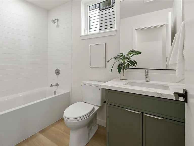 255 E Louisa St — Photo 22