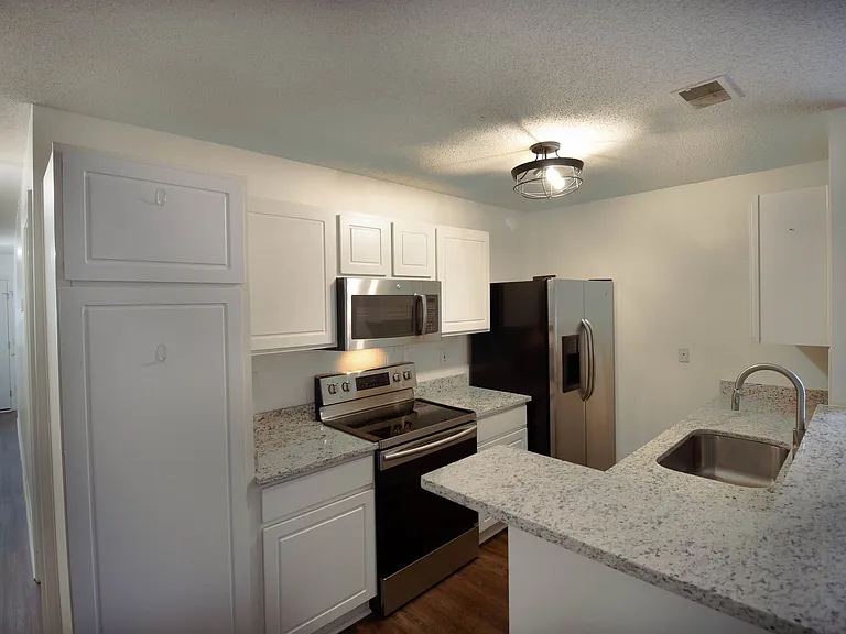 1214 Waverly Place Dr — Photo 3