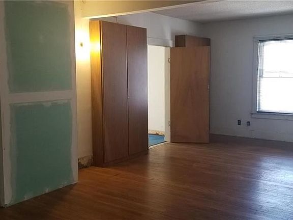 4th image of 1306 W Lexington Ave