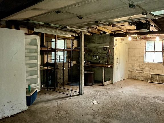 33rd image of 18 Nixon Rd
