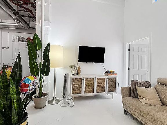 2nd image of 57 Jay St #2BB