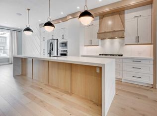 2425 E 27th St SW, Calgary, AB T3E 2G2