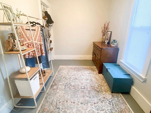 5th image of 927 Lincoln Ave NW #2