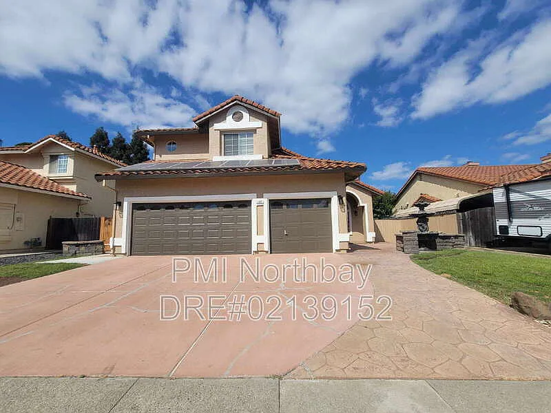 4 bed, 3.0 bath, 2466 sqft, $3,600 — Photo 2