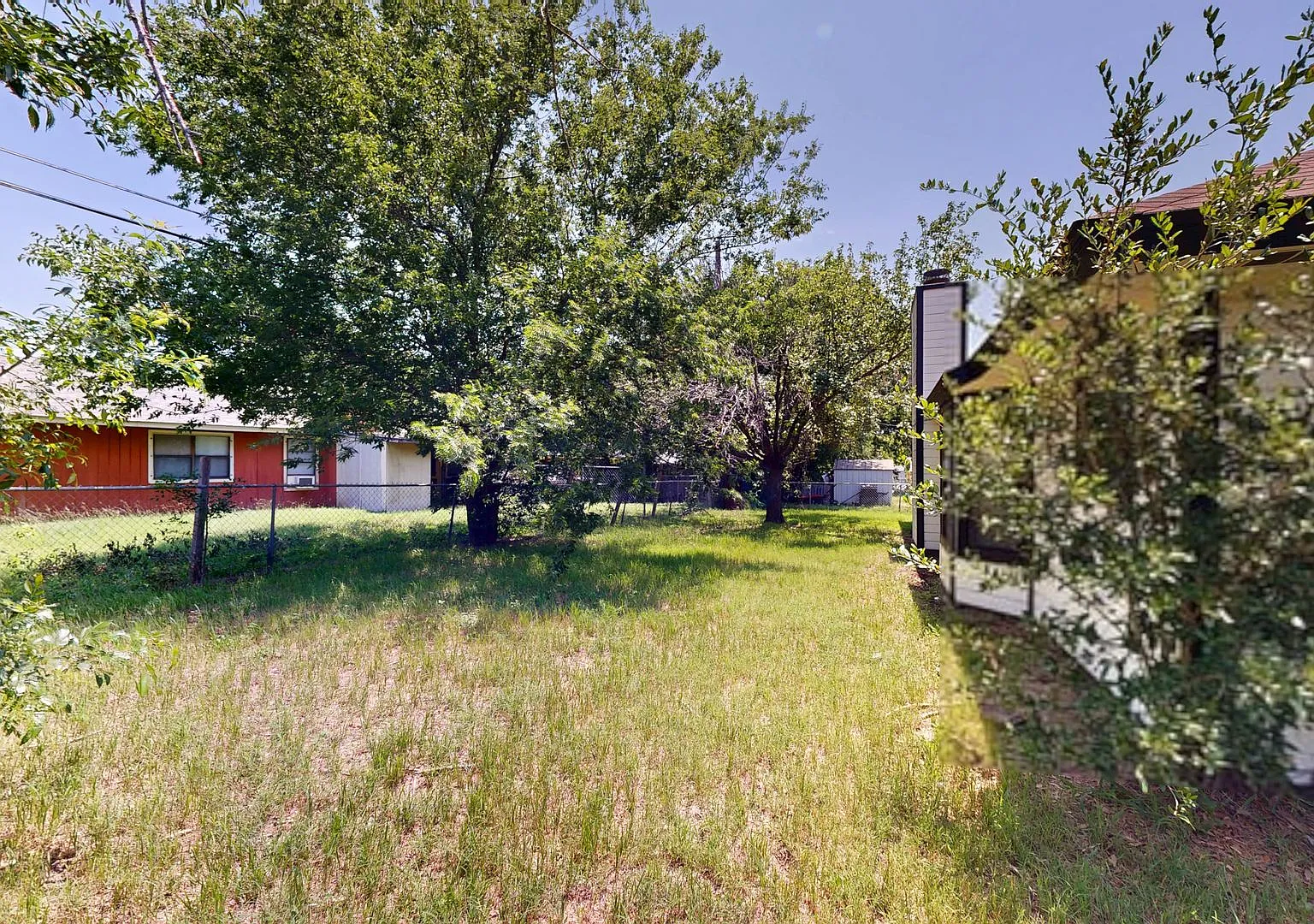 2 Weeks Free + Remodeled 3 Bedroom 2 Bath All Tile House — Photo 4