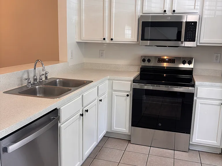 1116 Island Club Dr — Photo 4