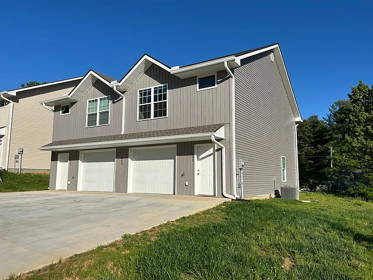 252 Keswick Dr — Photo 1