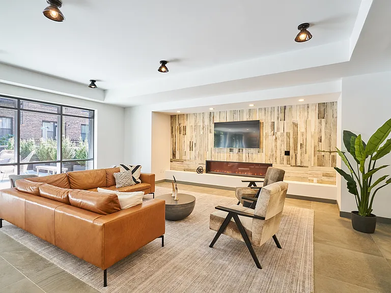 1626 Madison St #PHC — Photo 11