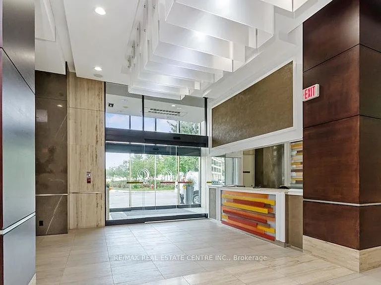 330 Burnhamthorpe Rd W #2208 — Photo 3