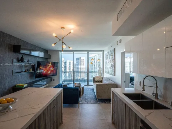 90 SW 3rd St APT 3703, Miami, FL 33130