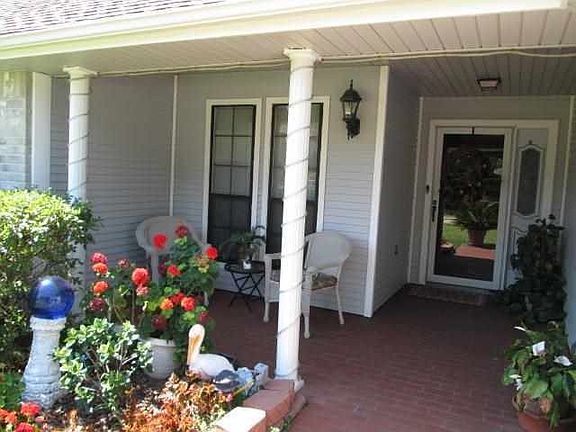 2nd image of 313 Yorkshire Ln