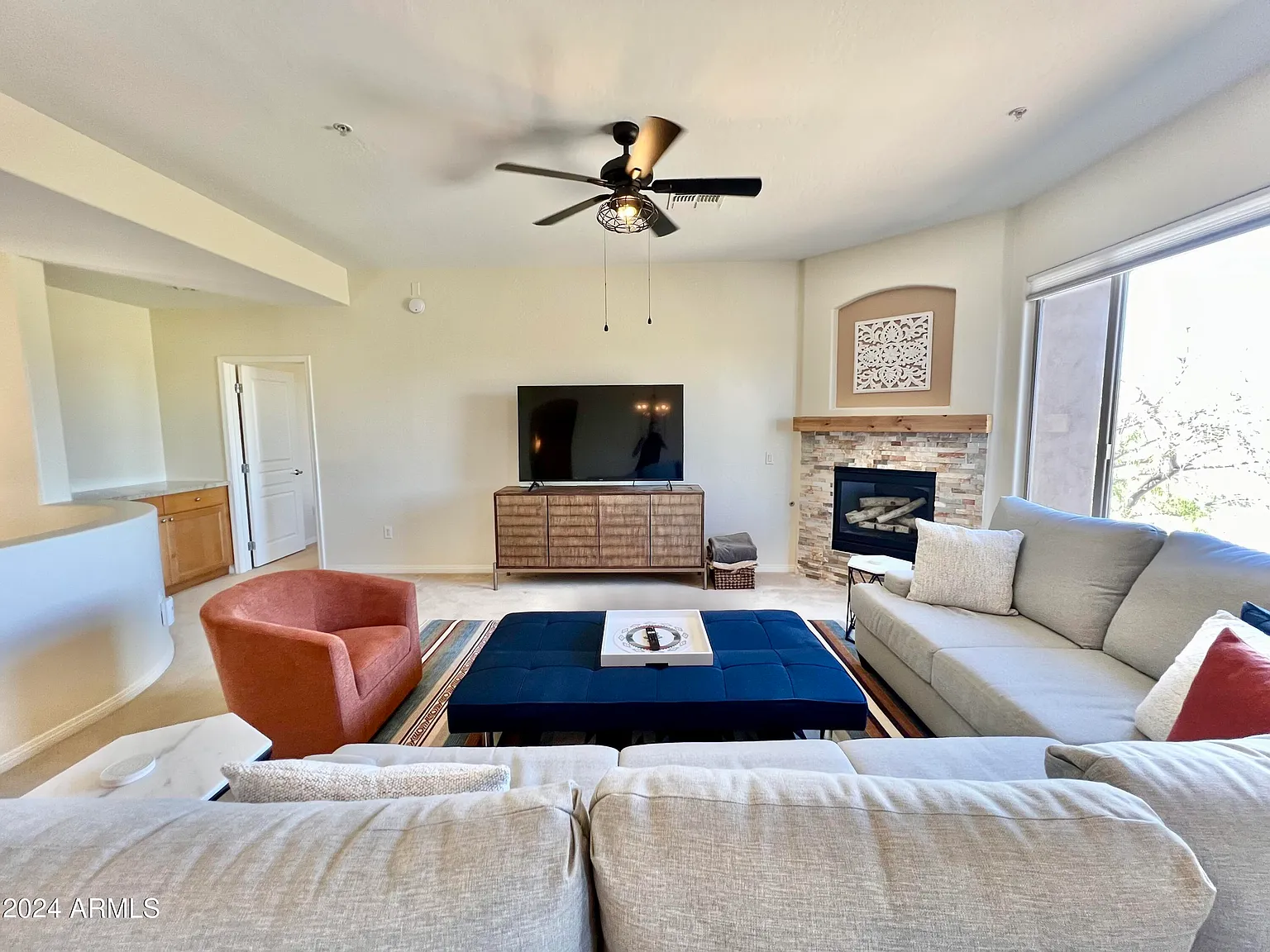 3 bed, 2.0 bath, 1714 sqft, $3,195 — Photo 2