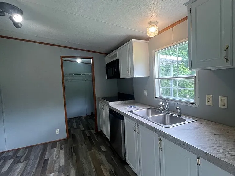 1816 Switzer Green Pond Rd #B — Photo 8