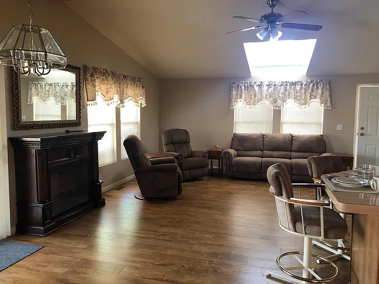 3721 N Florence Blvd — Photo 2