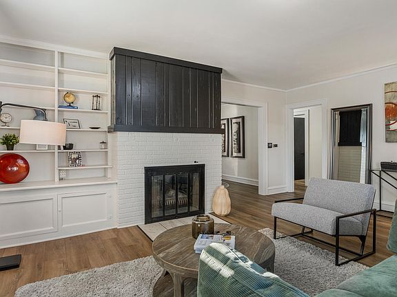 4th image of 1003 W William St