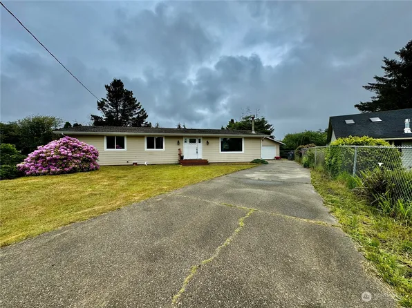 136 Davit Court NW, Ocean Shores, WA 98569