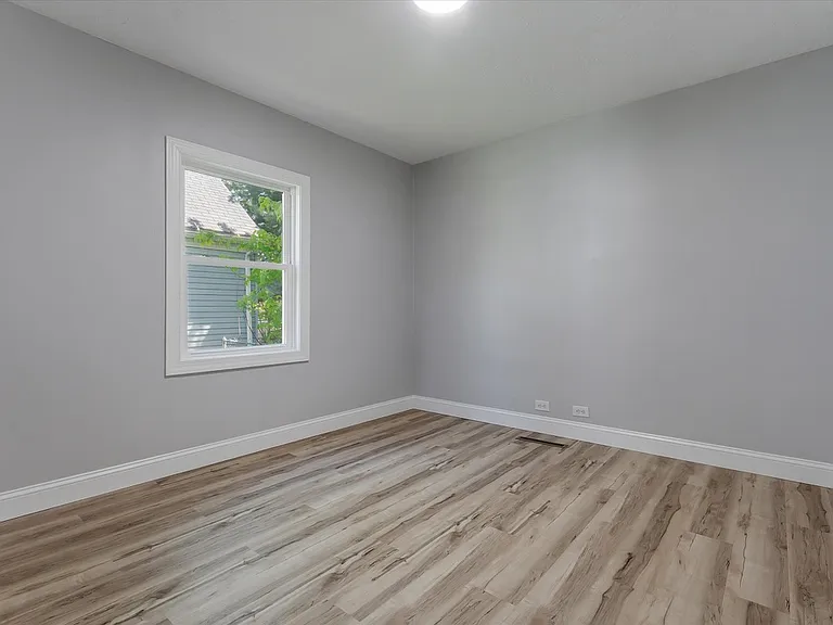 1902 E Ewing Ave — Photo 10