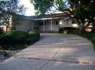 1101 Larch Ave, Moraga, CA 94556
