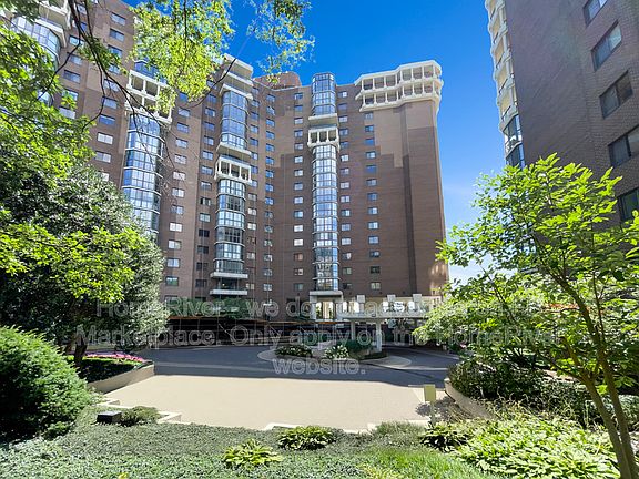 2nd image of 1600 N Oak St APT 1516