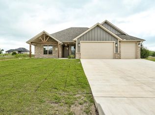 2318 Lions Pride Way, Blanchard, OK 73010