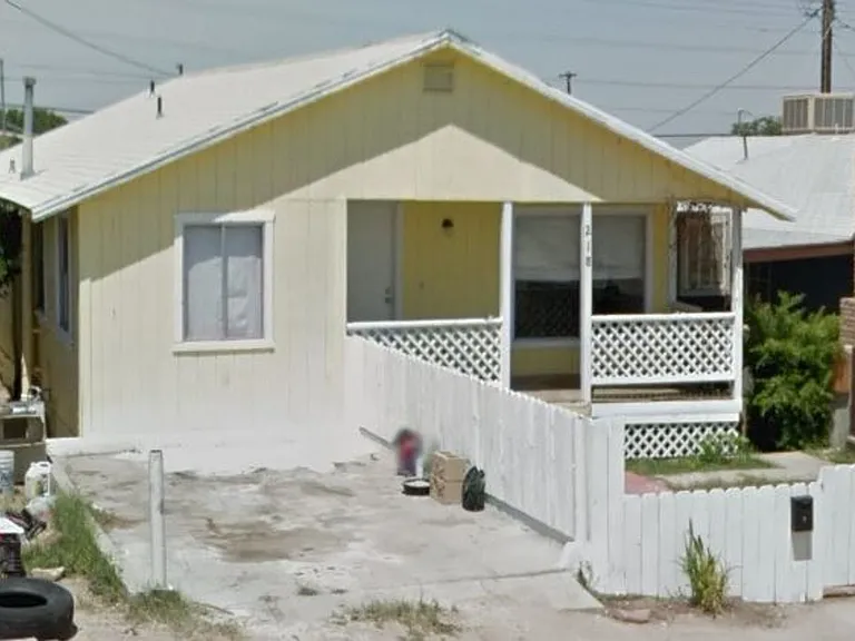 218 F St — Photo 2