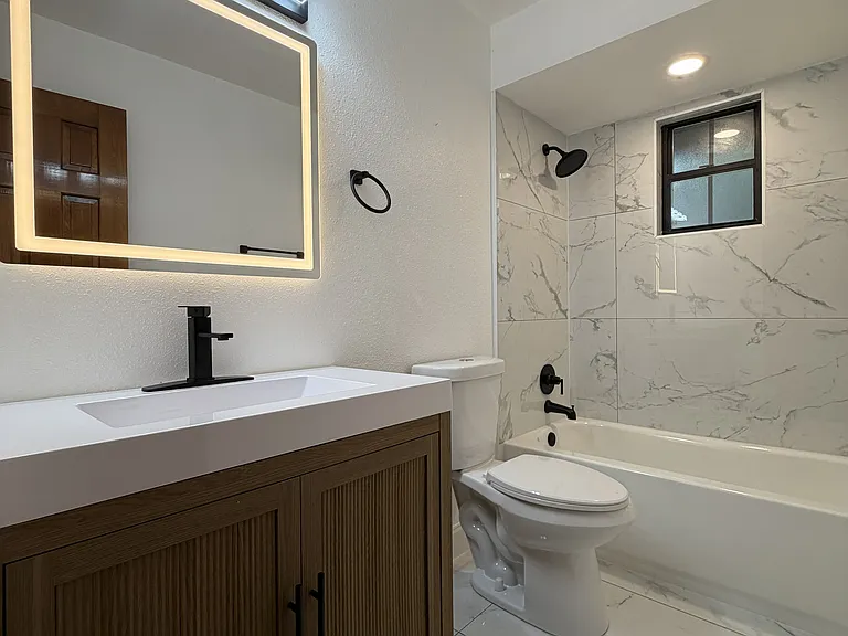 1095 E Graves Ave — Photo 17