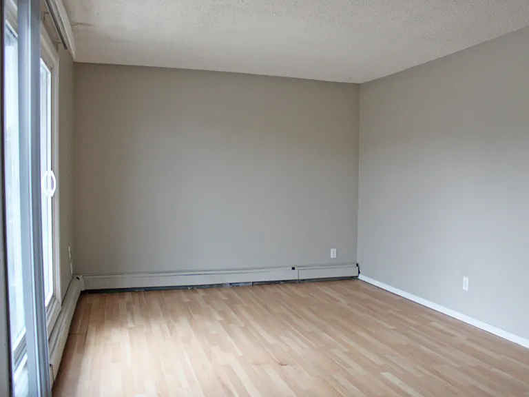 1628 22nd St W — Photo 9
