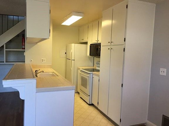 4th image of 463 E Latimer Ave APT 3