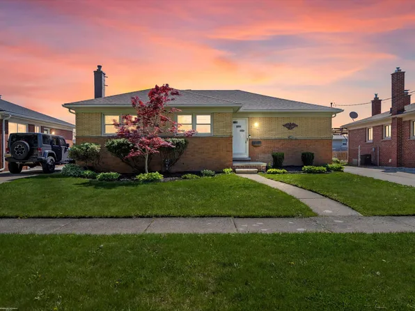 22458 E Ten Mile Rd, Saint Clair Shores, MI 48080