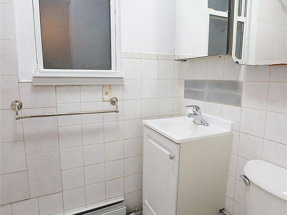 5th image of 72-08 Forest Ave #1R
