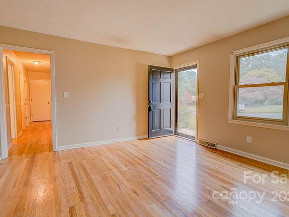 5th image of 805 Southwood Dr