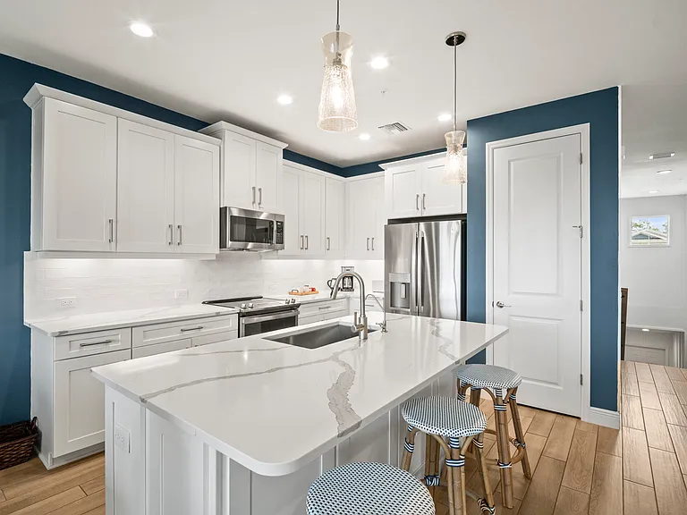 Kitchen eat up island