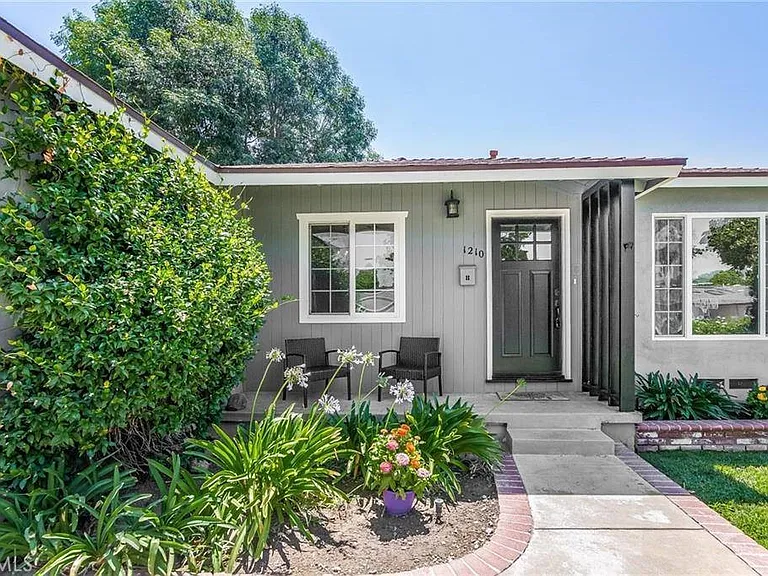 1210 E Oakmont Ave — Photo 1