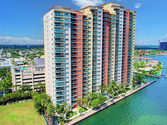 2nd image of 2640 Lake Shore Dr #115-1
