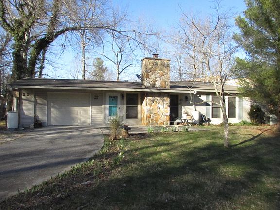 2nd image of 22 Lake Forest Ln
