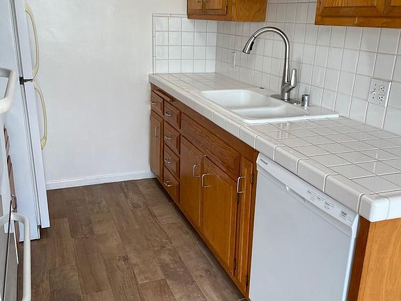 5th image of 829 Euclid St APT 8