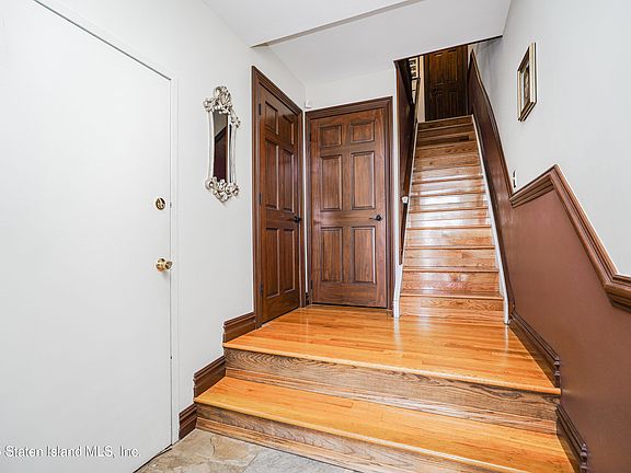 4th image of 168 Cotter Ave