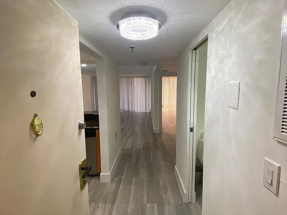 1st image of 555 NE 15th St APT 33E