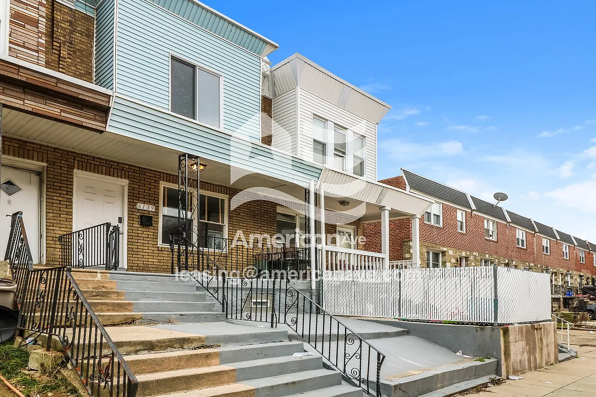 982070_002_front_view_13529326.jpg - 6139 Algard St