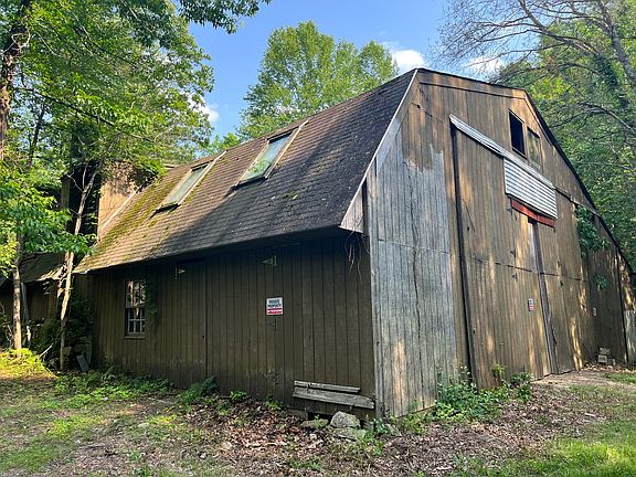 5th image of 140 Bond Rd