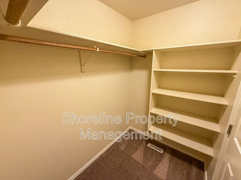 3420 N Oakstone Ave — Photo 33