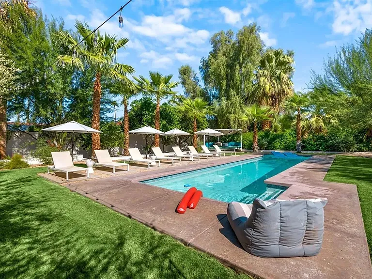 72382 Desert Dr — Photo 11