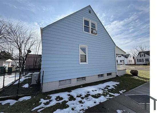 3 bed, 1176 sqft, $2,300 — Photo 3