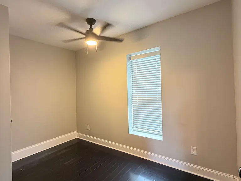1074 E Columbus St — Photo 12