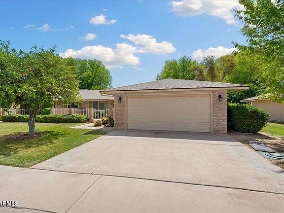 2nd image of 10415 W Kingswood Cir