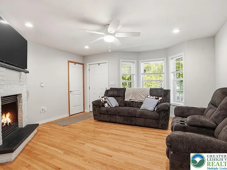 12 Rockway Ct — Photo 3