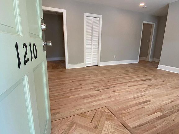 4th image of 1210 Sunnyside Dr
